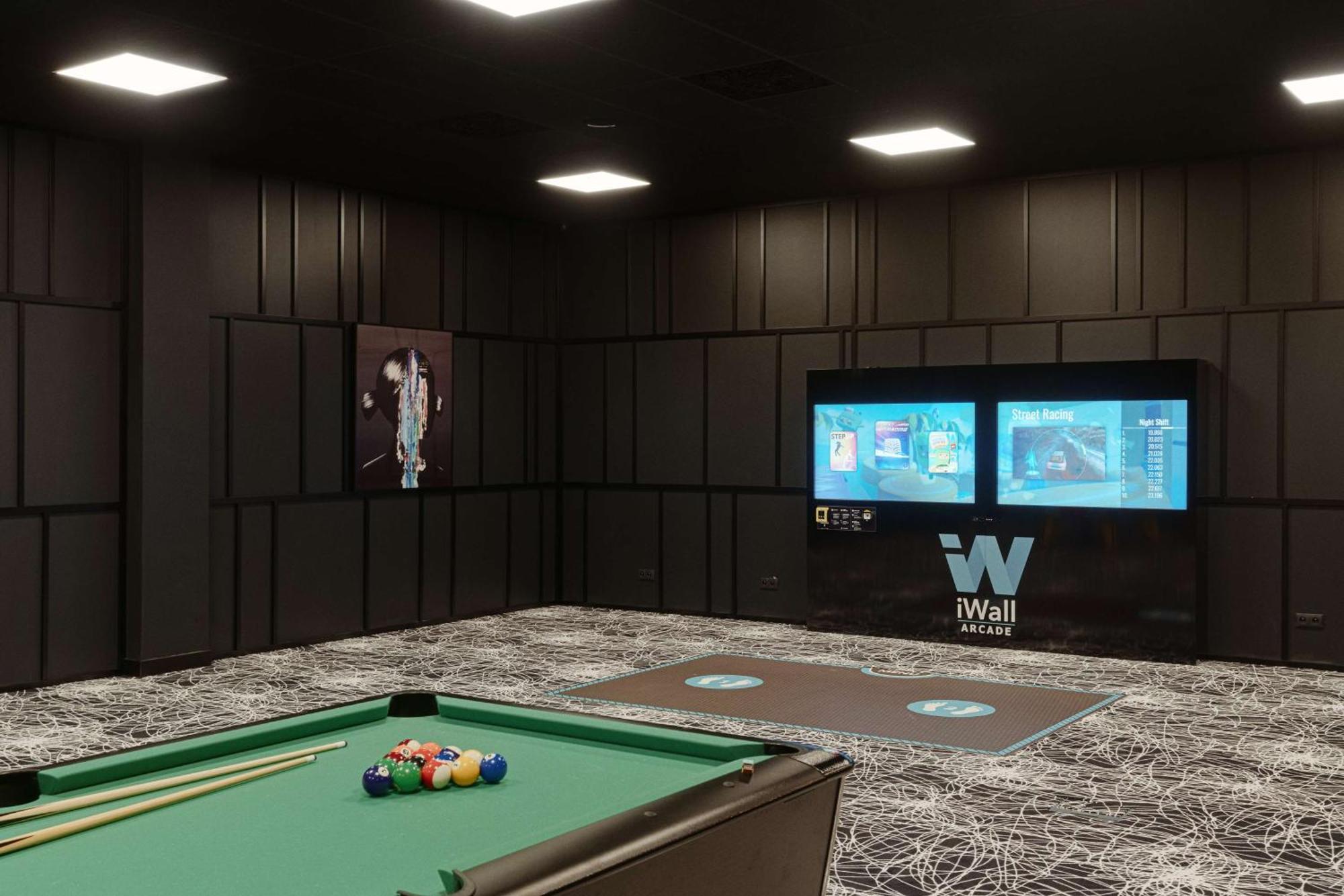 Radisson Blu Resort & Conference Center, Ostroda Mazury Екстер'єр фото A pool table with a wall mounted TV